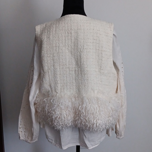 A Stylish Cream Color Blouse with Floral Design Sleeves Size XL - Picture 10 of 16